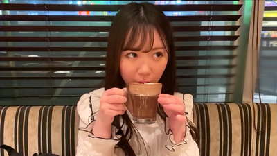 He hoa ia no te karapu kotahi i te whare wananga.A ko ia te kotiro tino ataahua i roto i te karapu.He huru taikaha Hapanihi tenei.